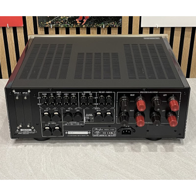 Accuphase E-4000